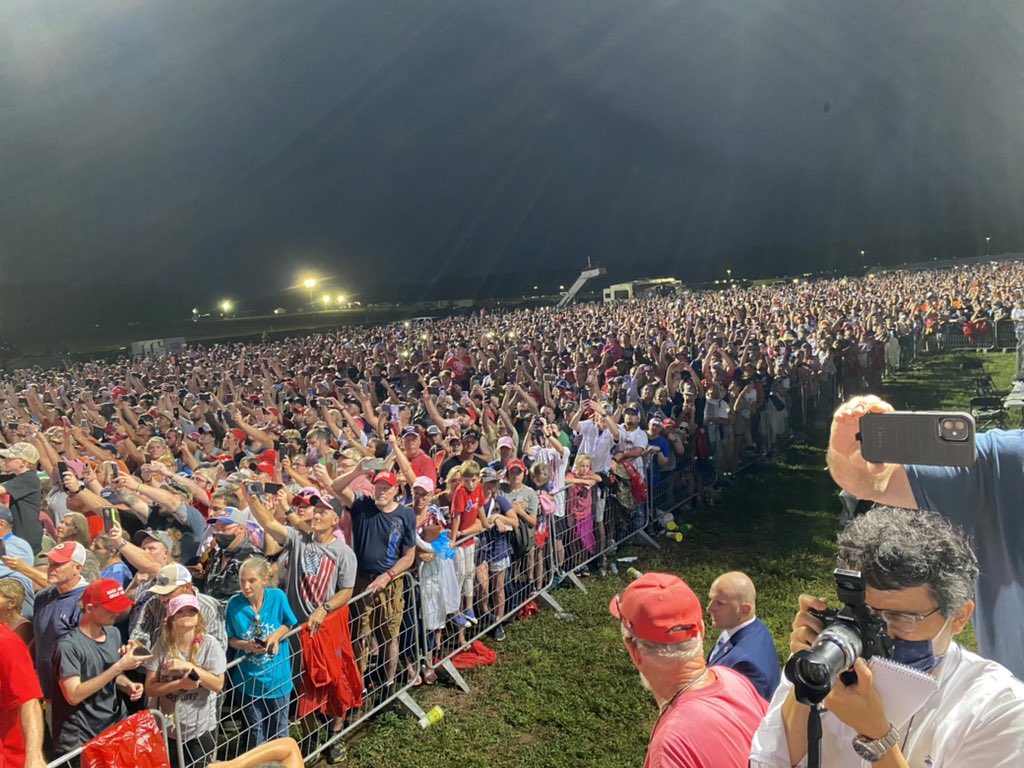 Absolutely Insane! — Check out this photo from the Trump rally in Alabama… |