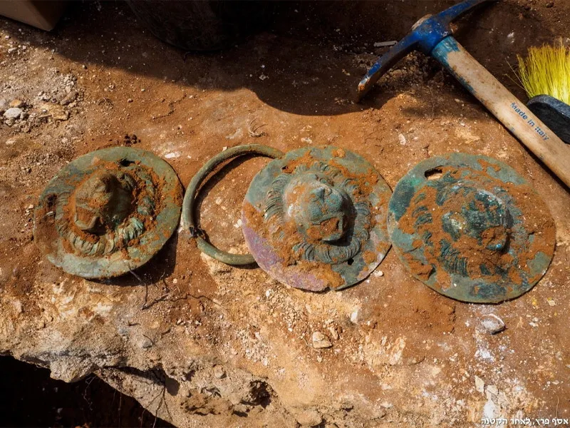 A Bunch Of Roman Lions On a Coffin - The Kingdom Network